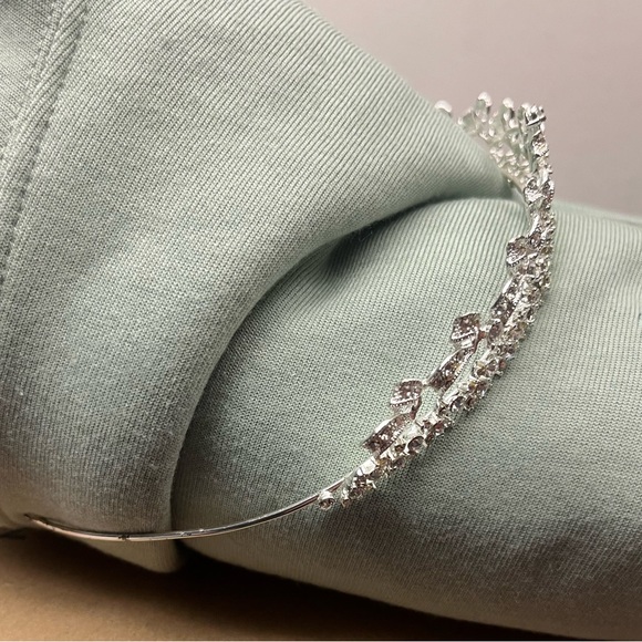Tiara for wedding - Beautiful - only worn once for a few hours main image 8